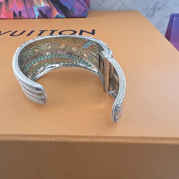 Judith Ripka Authentic Emerald & Silver and Silver Cuff Bracelet - Picture 5 of 9